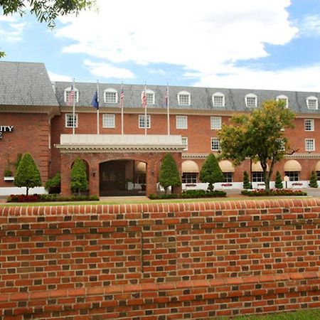 Williamsburg Hospitality House Hotel Exterior foto